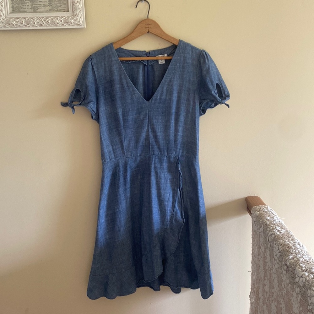 J Crew Chambray cute ruffle tie sleeved dress 👗 ☀️